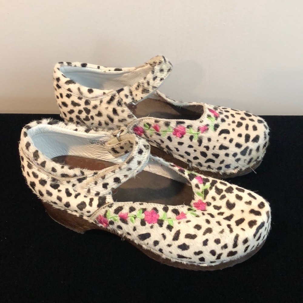 Hanna Andersson Animal Print Calf Hair Embroidered Floral Mary Jane Clogs Sz 35